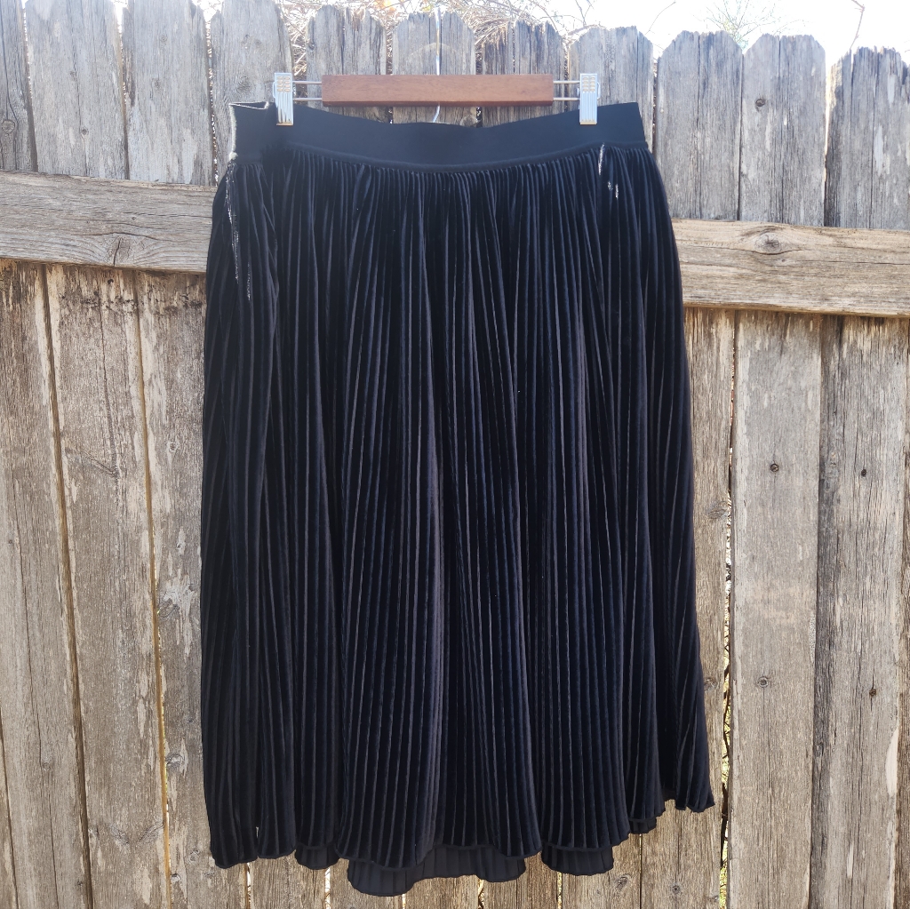 Torrid Black Velvet Pleated Mini Skirt